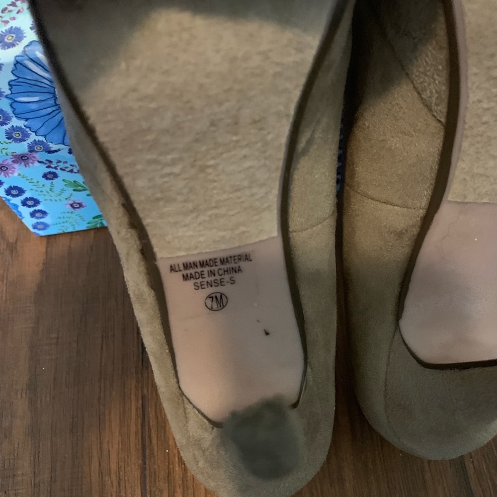 Heels - Picture 2 of 2